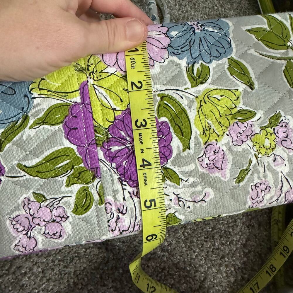 New with tag Vera Bradley overnight tote secure cute paisley colorful sturdy - Picture 9 of 11